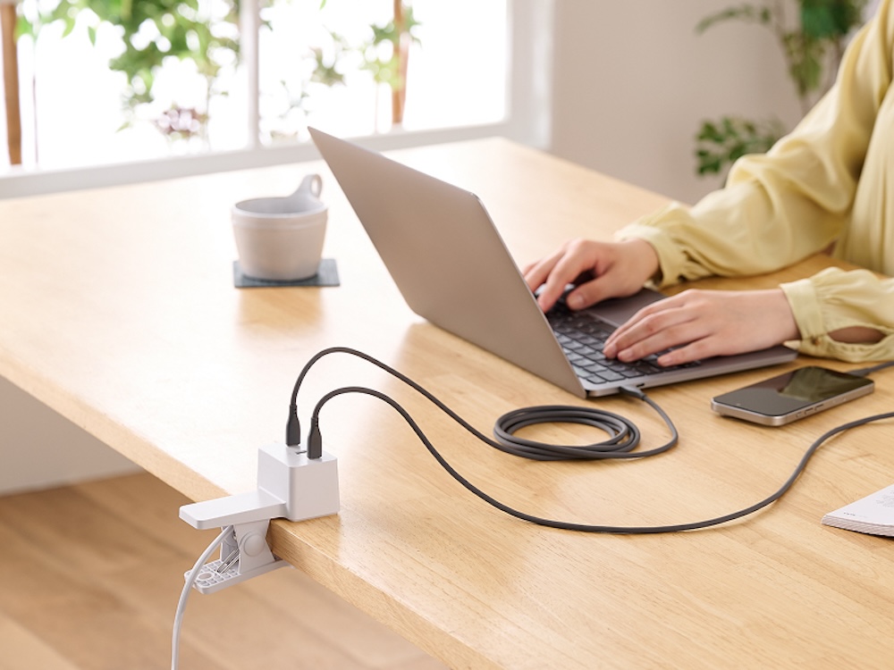 充電器を常設できないテーブルなどに一時的に設置できる