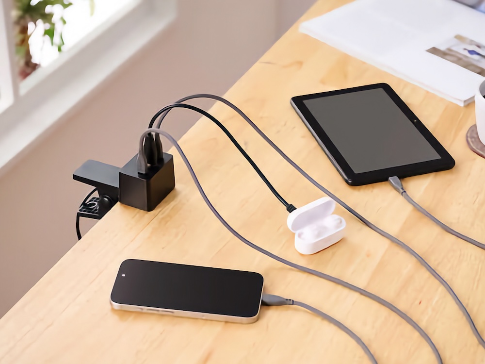 3つの機器を同時に充電可能