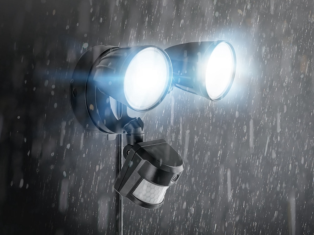 IPX5の防水性能を備え、屋外設置が可能