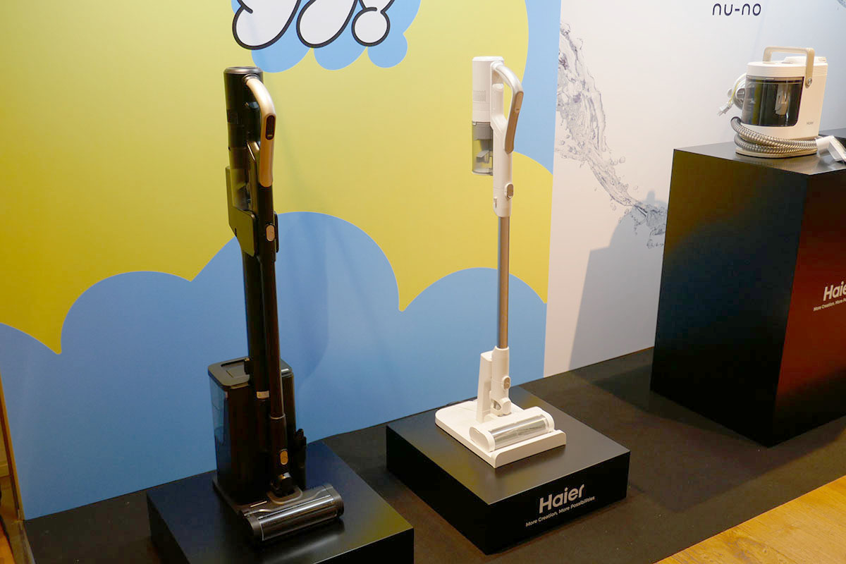 左からゴミ収集ドック付き「JC-HG1A」、充電スタンド付き「JC-H1A」