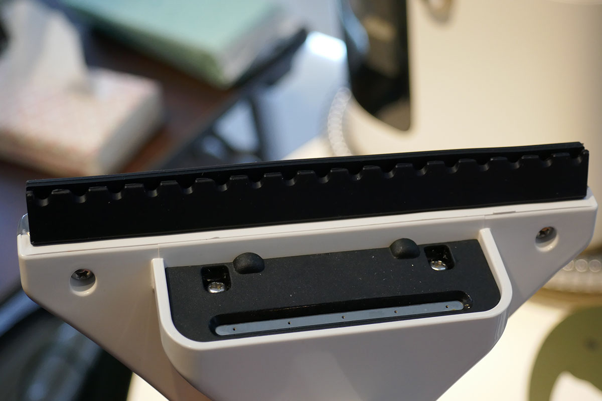 窓掃除にも便利なワイドブラシ