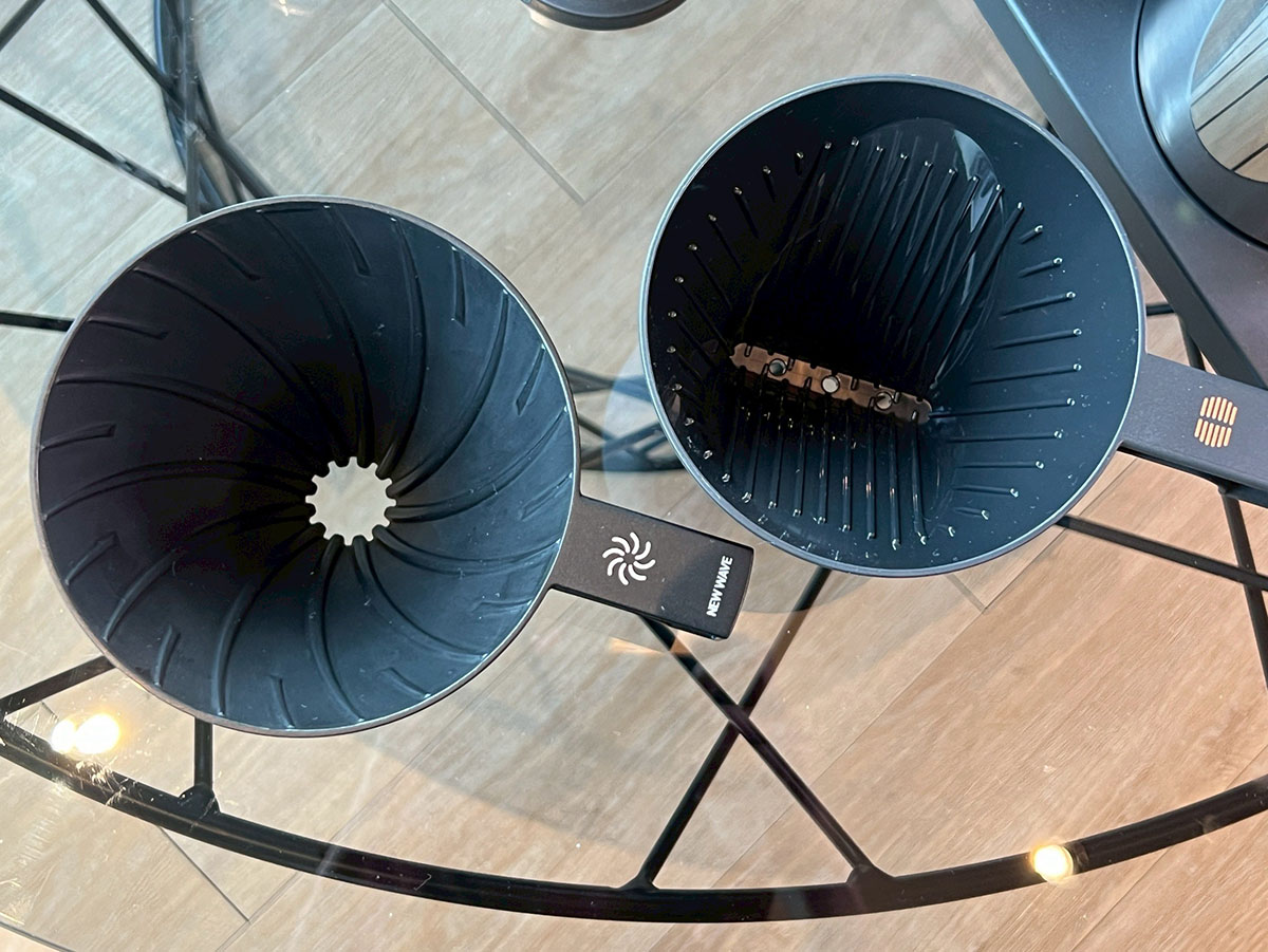 左から「NEW WAVE」「CLASSIC」モードのドリッパー