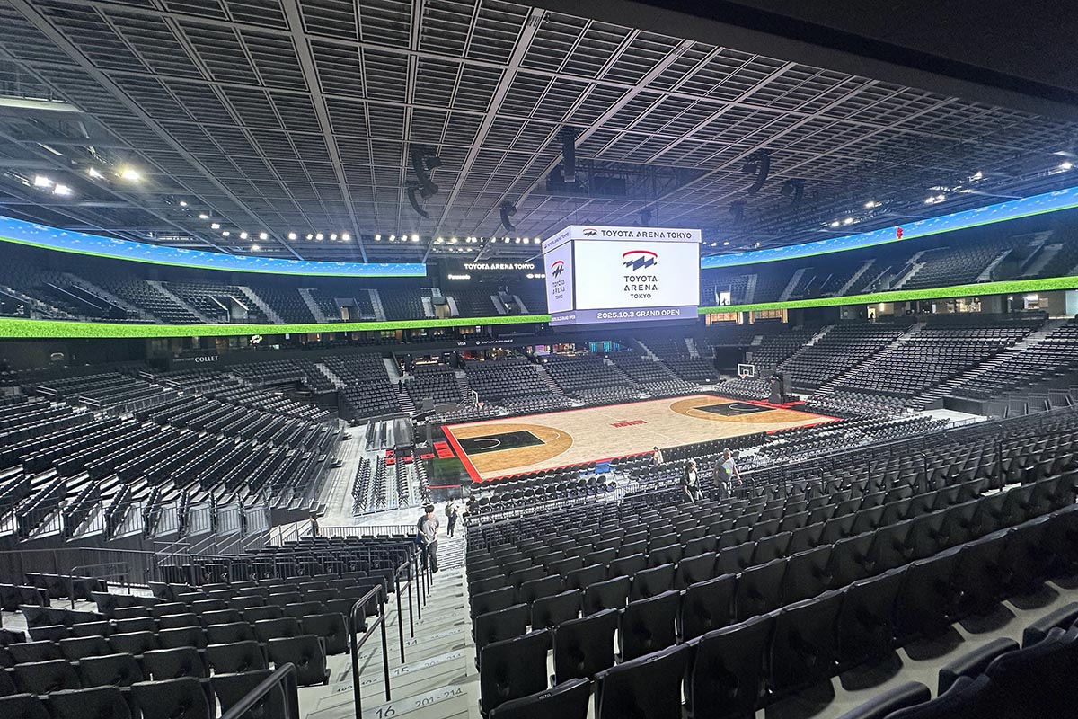 楕円形の客席でどこからでも見やすくなっている