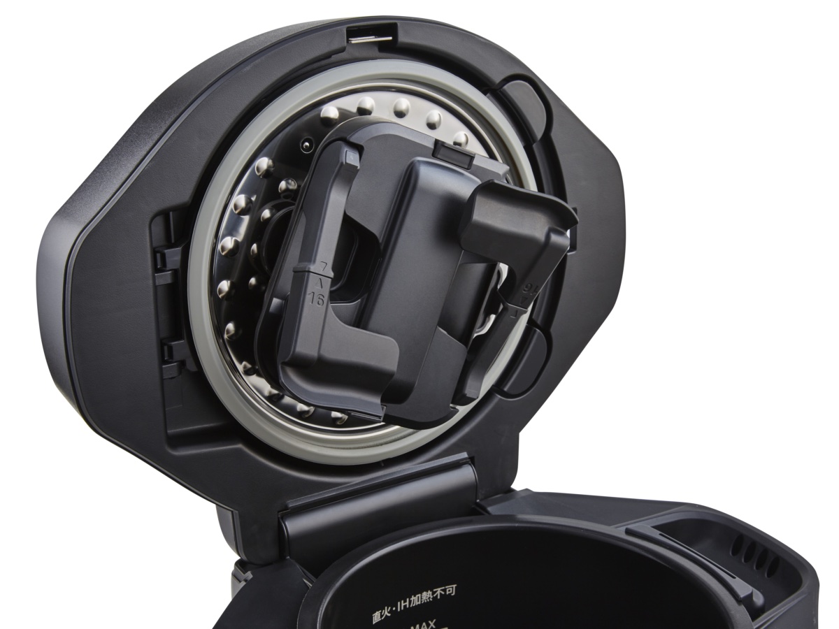 1.6Lタイプの内鍋にヘラ部分が沿う形状に設計