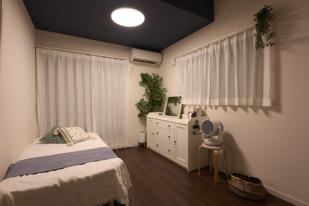 「勉強」モードは、「全灯」モードより白さを少し抑え、明るさは100%。一番過ごしやすい光でした