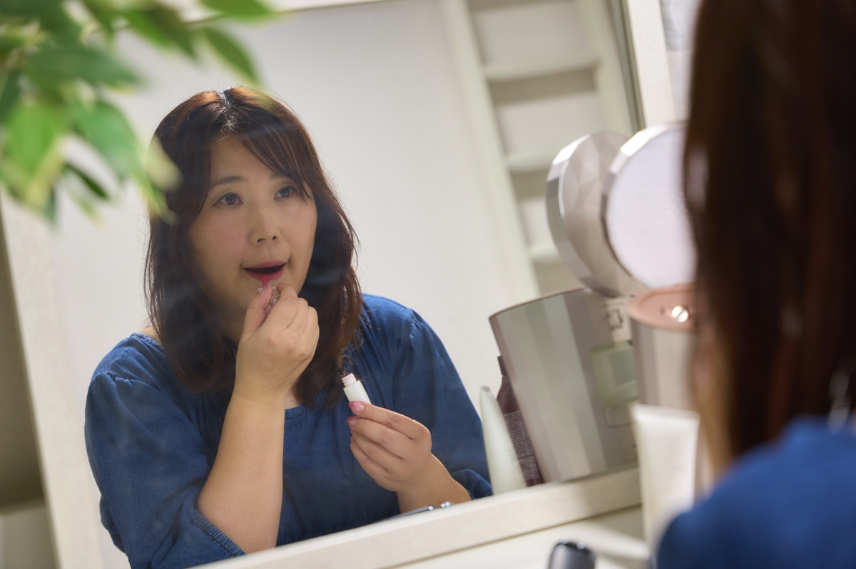 天気が悪い日でも自然光のような光でメイクができるので、うっかり濃すぎた、といった失敗も減らせそう(笑)