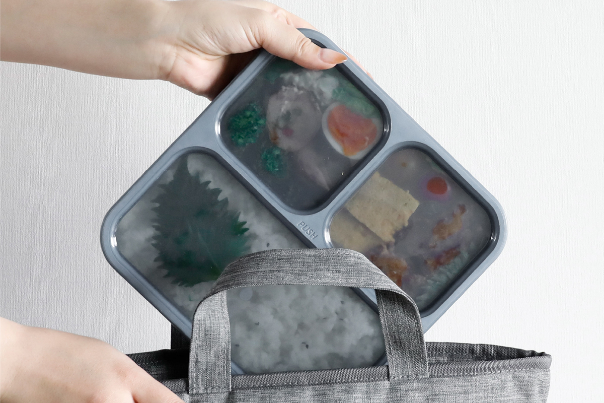 バッグに立てて収納できる薄型設計