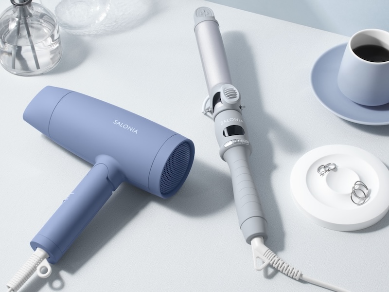 くすんだ青色の「サックスブルー」と、明るく淡い灰色の「ライトグレー」を採用