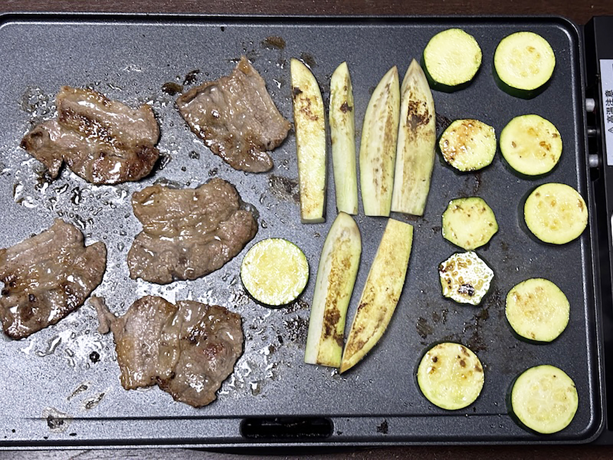 コンパクトではあるが、このぐらいは並べて焼ける