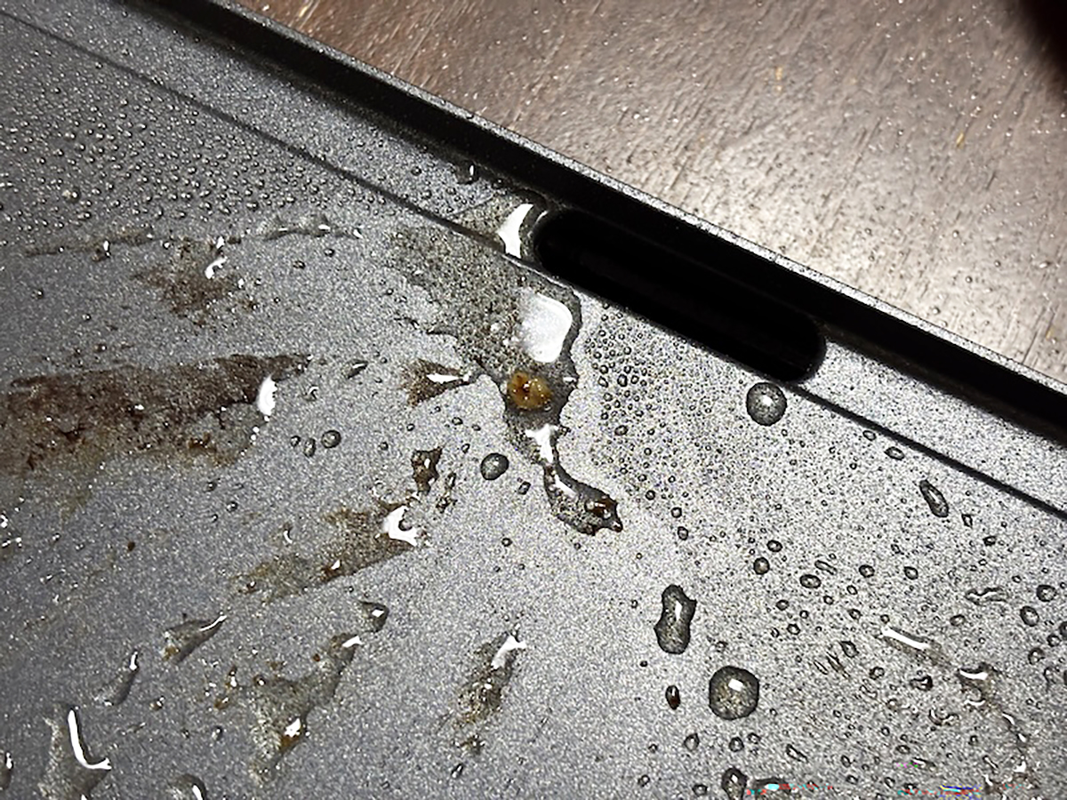 余分な油は油排出口に落とせる