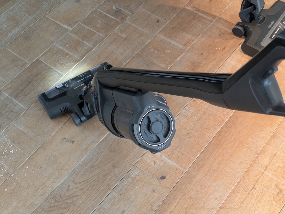 フローリングの隙間までしっかりとゴミを吸い取る