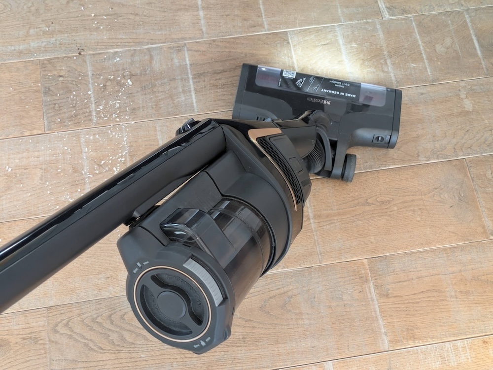 モーター部を下部に配置すると、重さを感じにくい