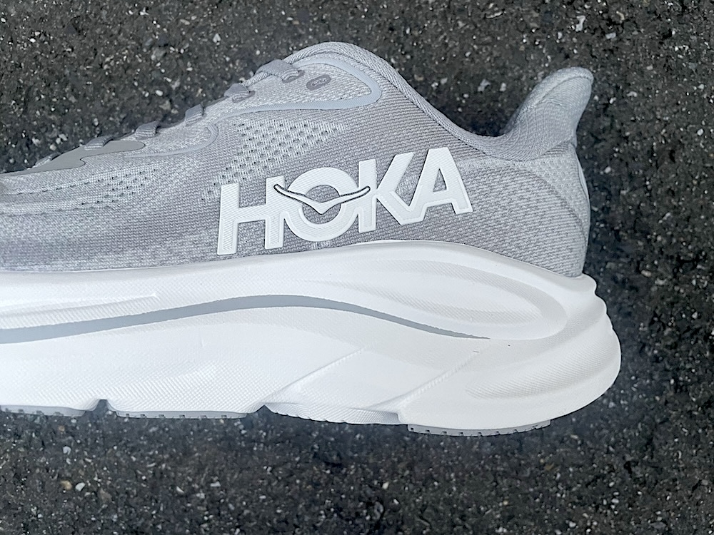 ミッドソールにはクッション性と耐久性に優れたCMEVAを使用