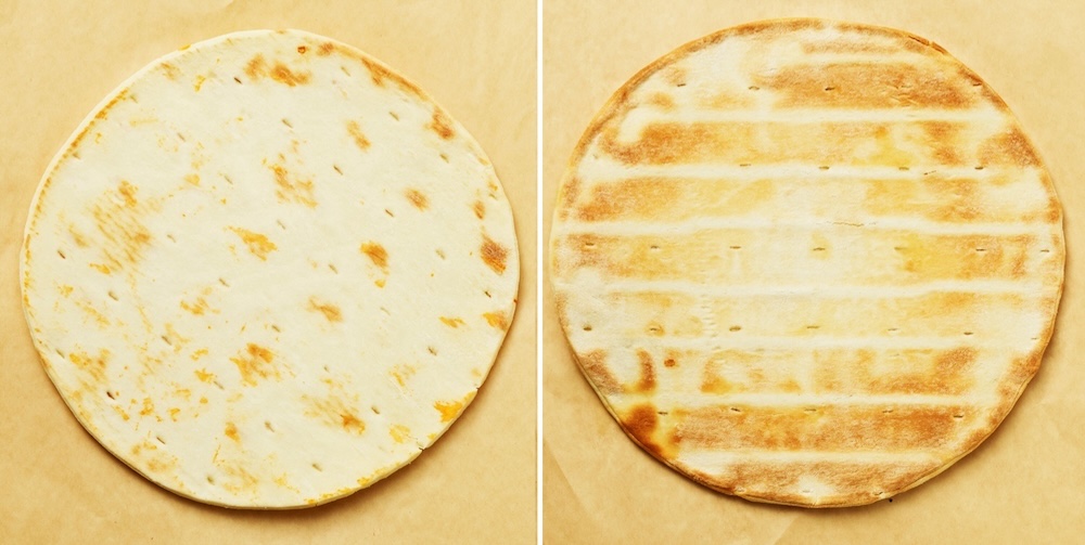 左が従来品で焼いたピザの裏面で、右が新製品で焼いたもの