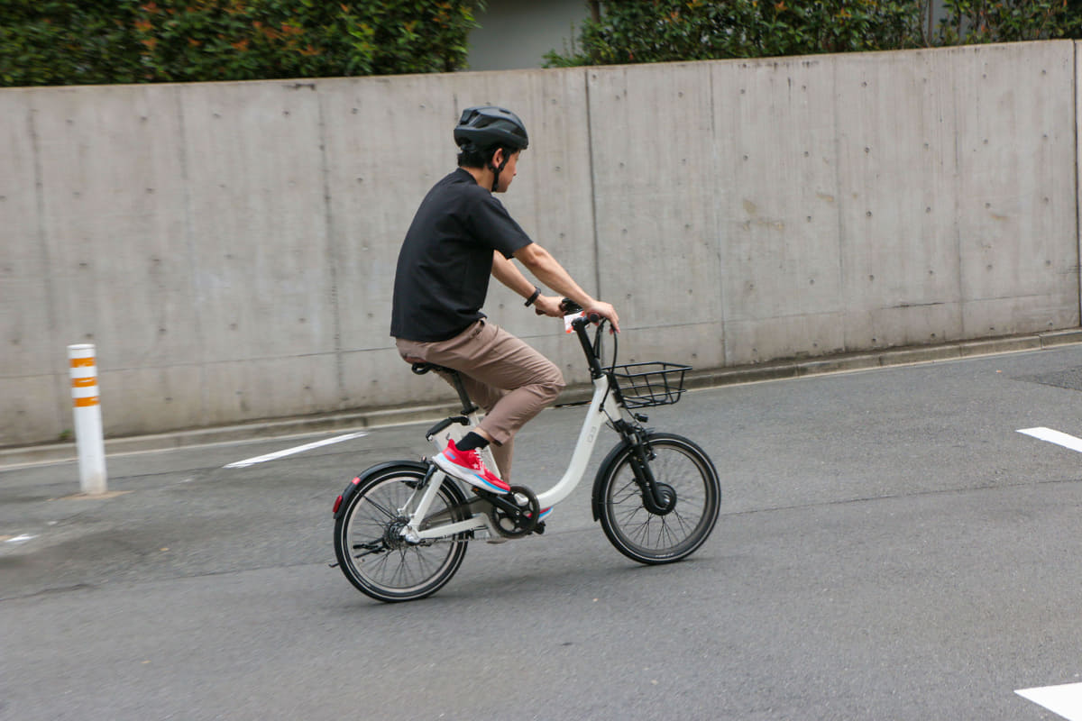 小径タイヤだが、フラットな路面ではアシストは十分で加速感もe-bikeっぽい