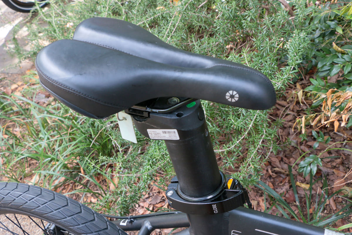 シートポスト一体型バッテリーの容量は360Whで、最大120kmのアシスト走行が可能