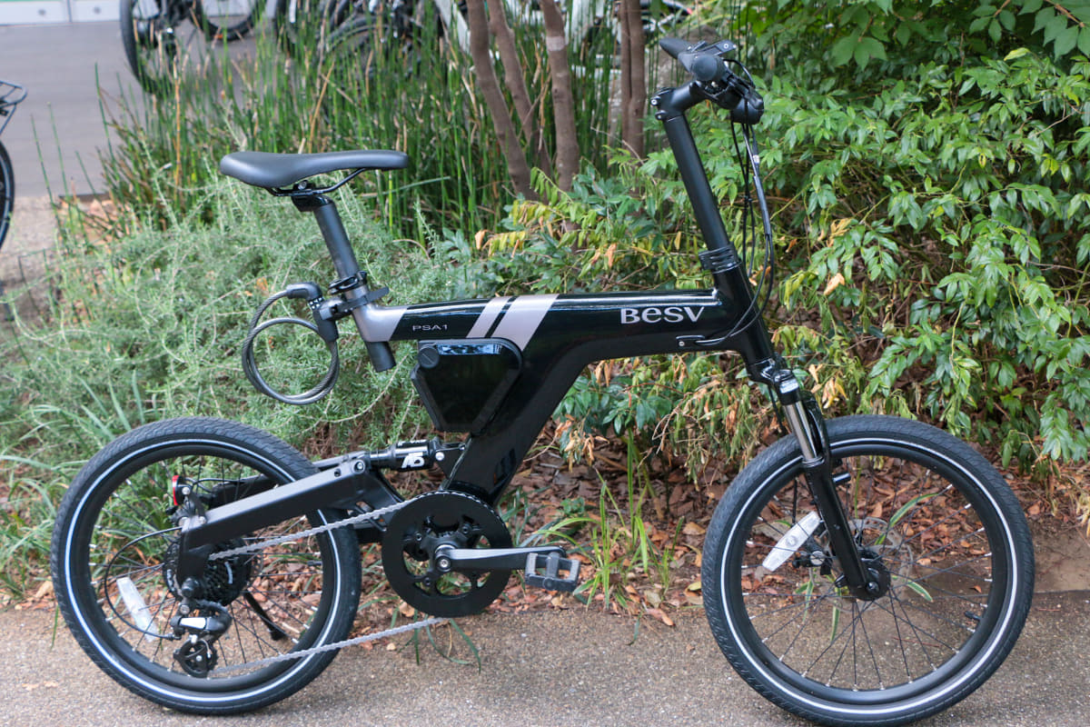 「PSA1」はベスビーらしいフレームデザインに前後サスペンションを装備し、重量は19.6kg。価格は238,000円