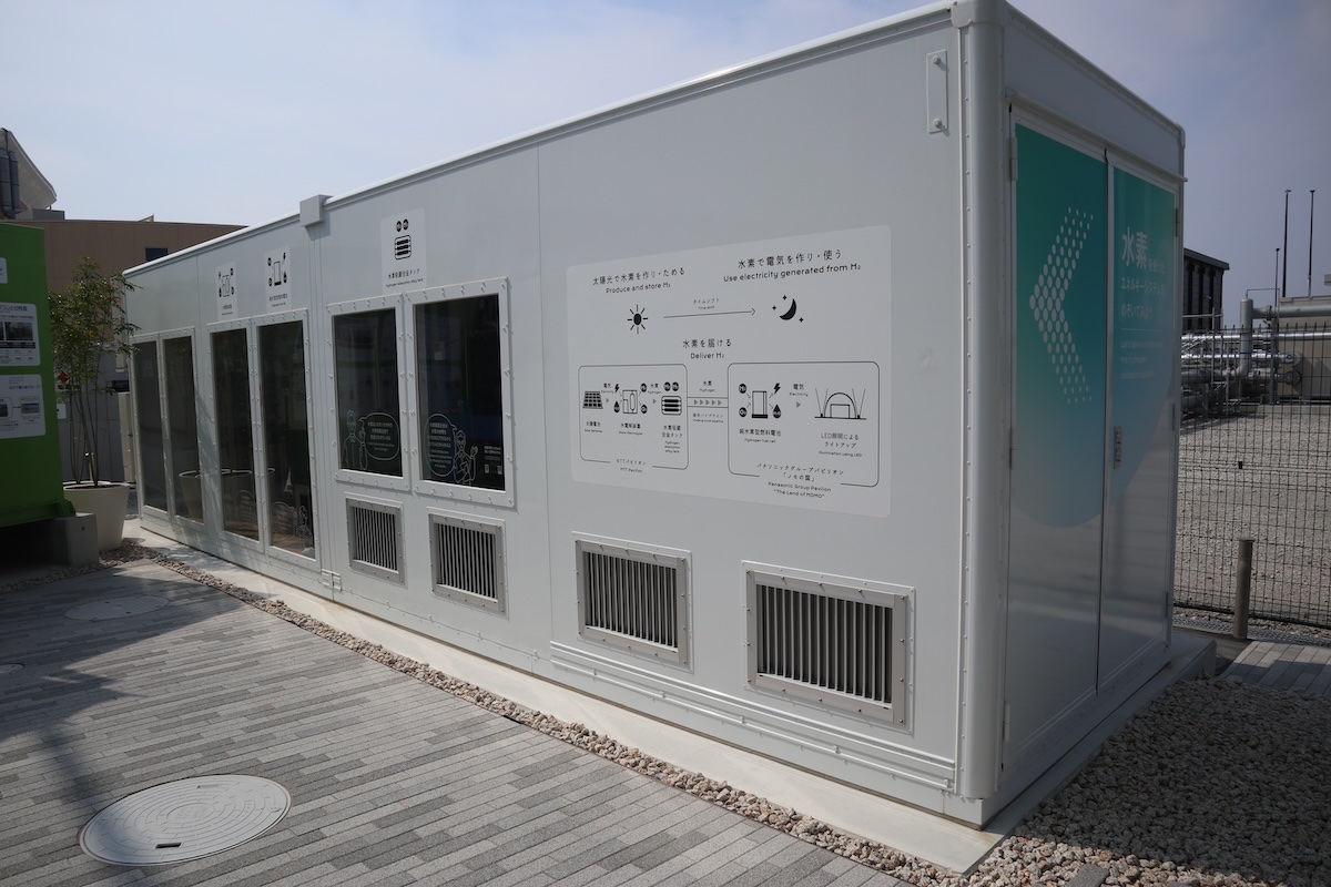 大阪万博で展示されている、水を電気分解して特殊な水素吸収合金タンクに貯蔵する装置