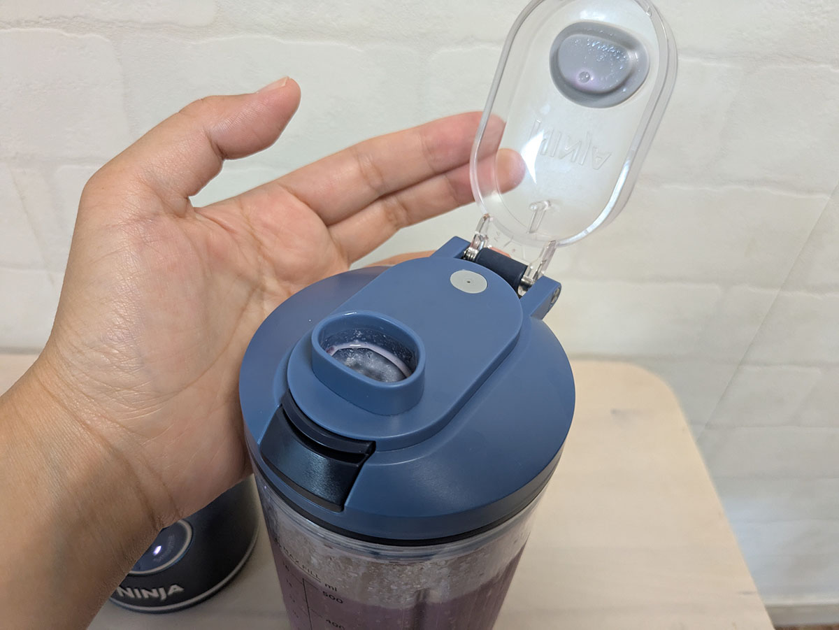 飲み口もついているので、そのまま飲めます