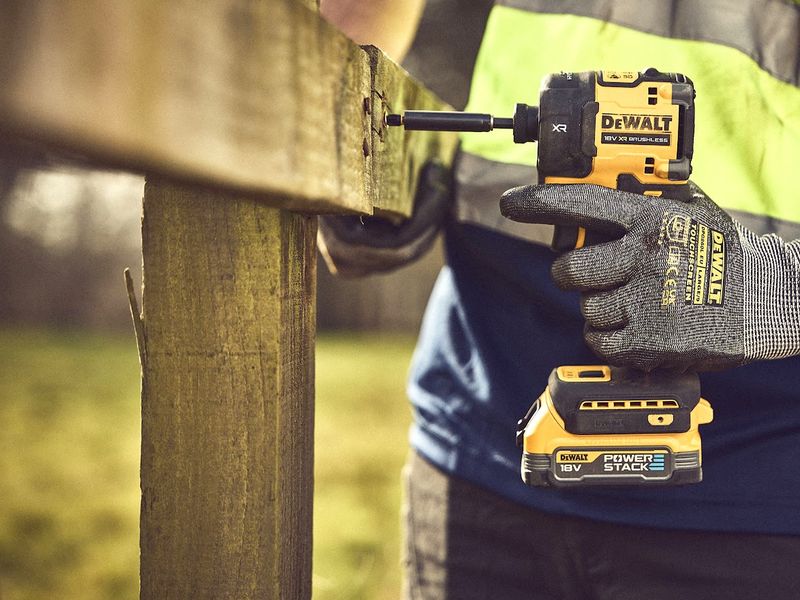 狭い場所での施工など、幅広いシーンに対応する