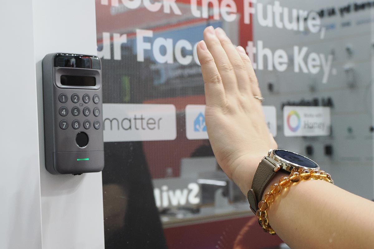 手のひら静脈認証の機能を追加したスマートロック「Keypad Vision Pro」