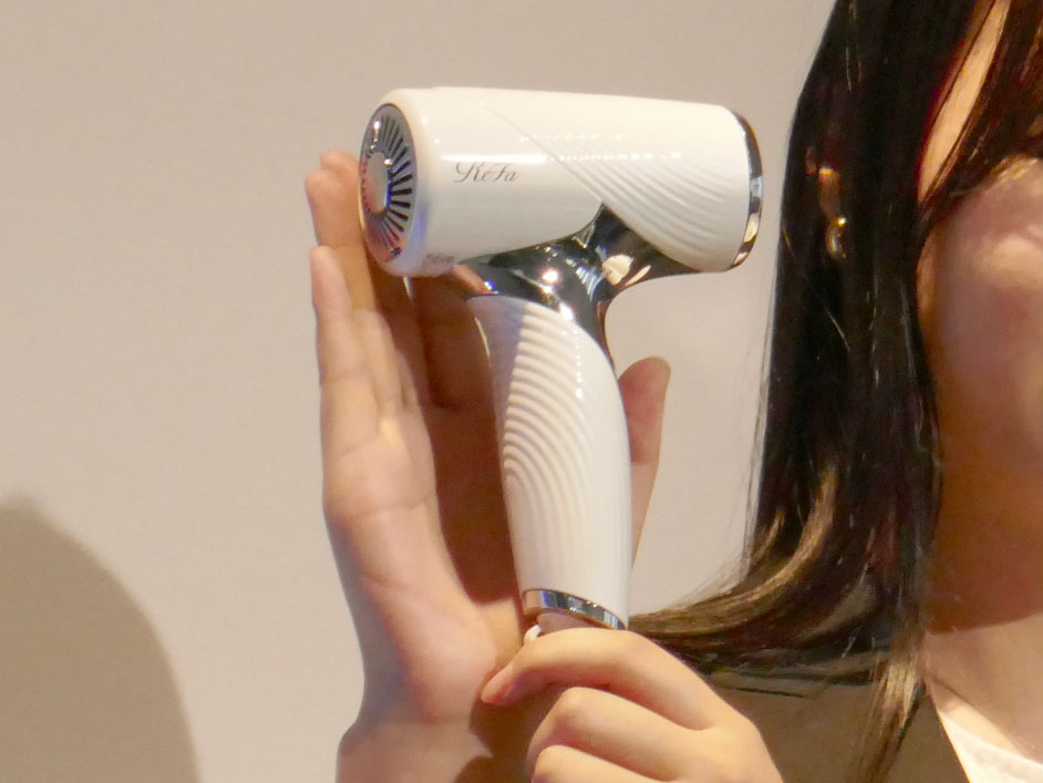 ReFa史上最小・最軽量の「ReFa BEAUTECH DRYER SE」