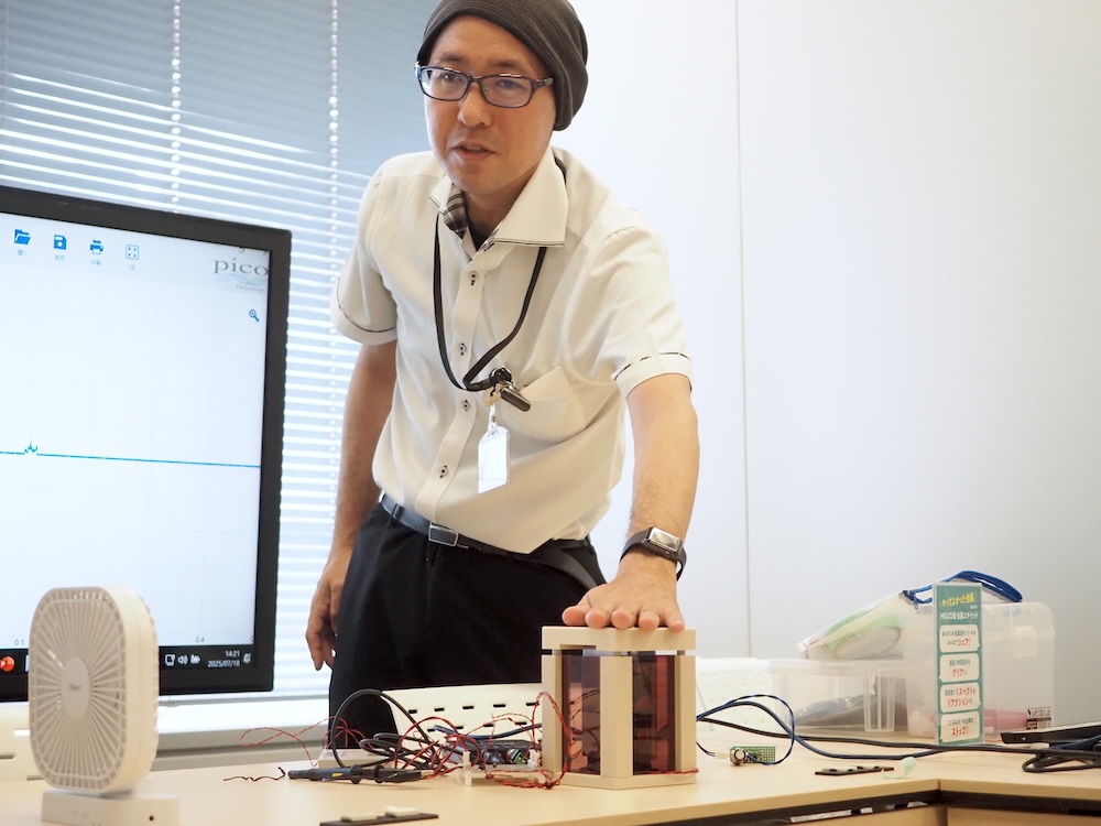 三菱電機は、超小型の電磁誘導発電モジュールを開発した