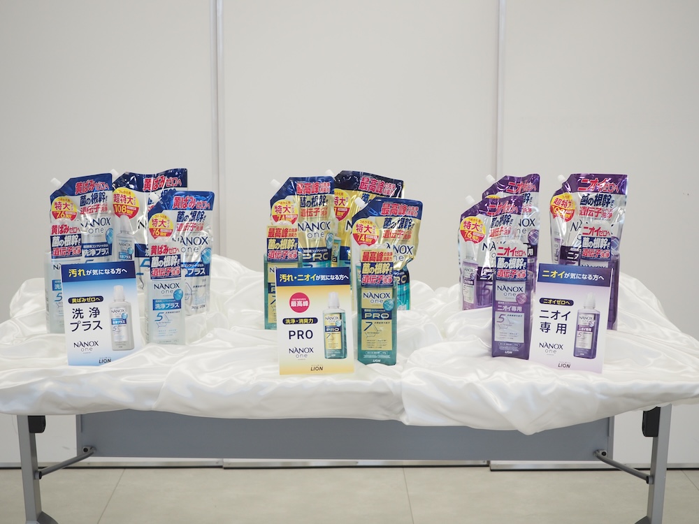 容量は、「洗浄プラス」と「ニオイ専用」が本体大(600g)、つめかえ用(765g/1,080g/1,530g)。PROシリーズは、本体大(600g)、つめかえ用(740g/1,010g/1,400g)のほか、ワンパック(10g×6袋)を展開する。