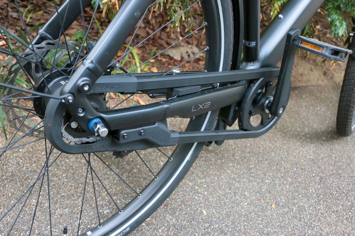 ペダルを踏んだ力や回転数、車速、勾配などを考慮してAIが変速してくれるオートマチック変速を搭載する