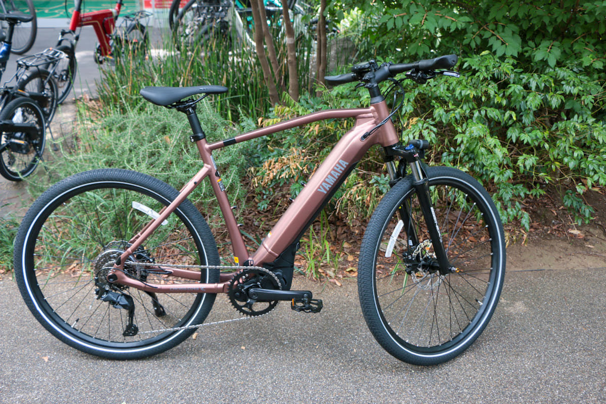 クロスバイクらしいシルエットの「CROSSCORE RC」。重量は23.5kg。価格は341,000円