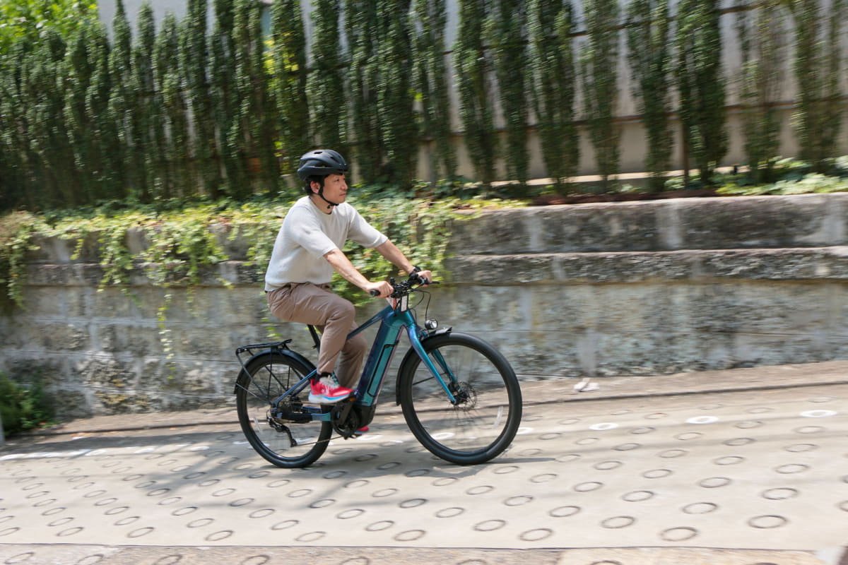 強力なトルクを活かして坂道もグイグイ上って行ける。車体の重さを感じさせないほどパワフル