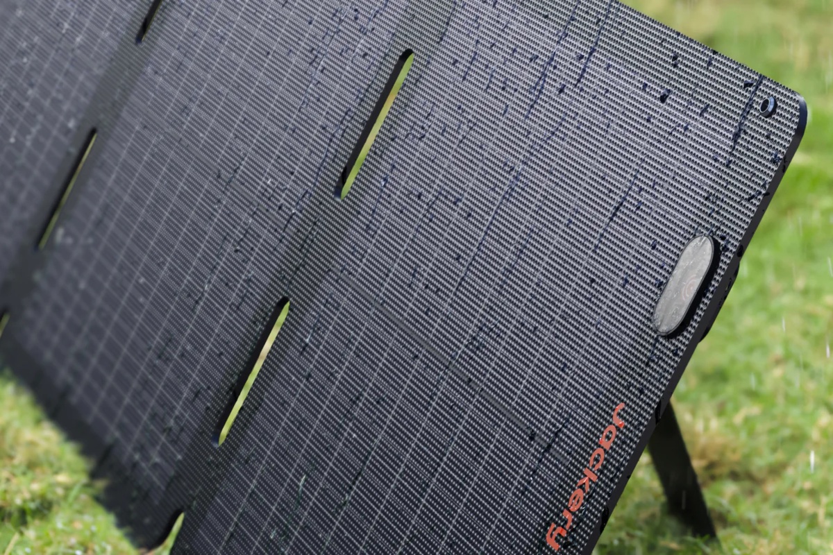 雨や砂埃が舞う環境でも使用可能