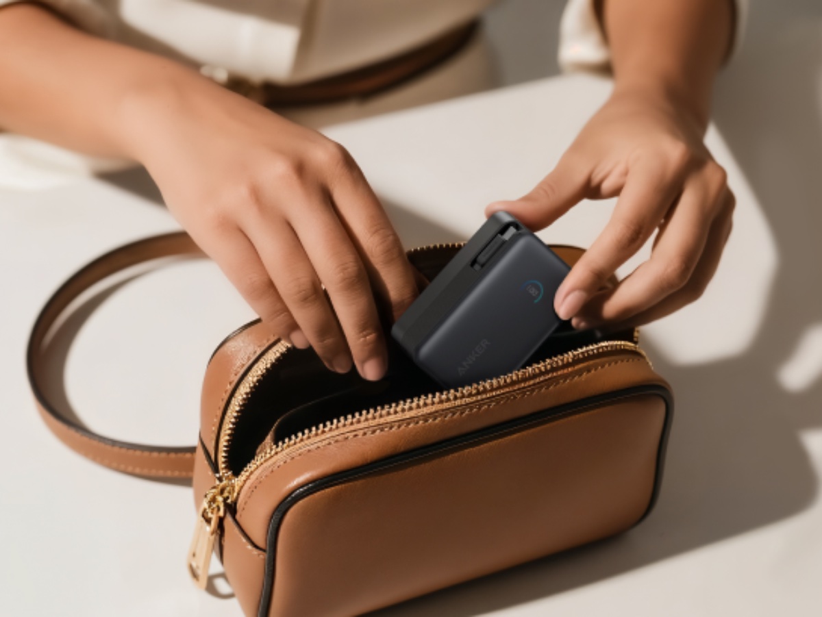 ケーブル内蔵ですっきり持ち運べる