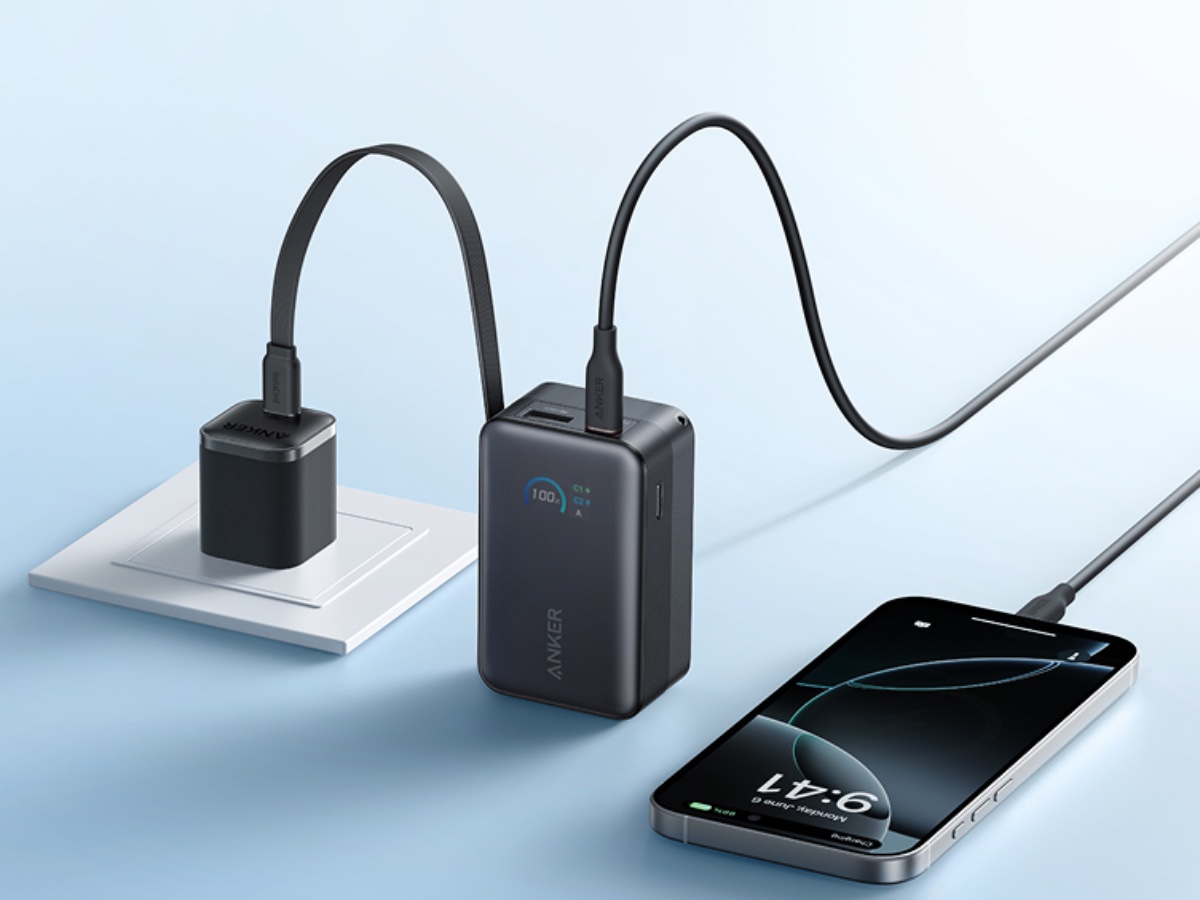 バッテリー本体を充電しながらスマホ等を充電可能