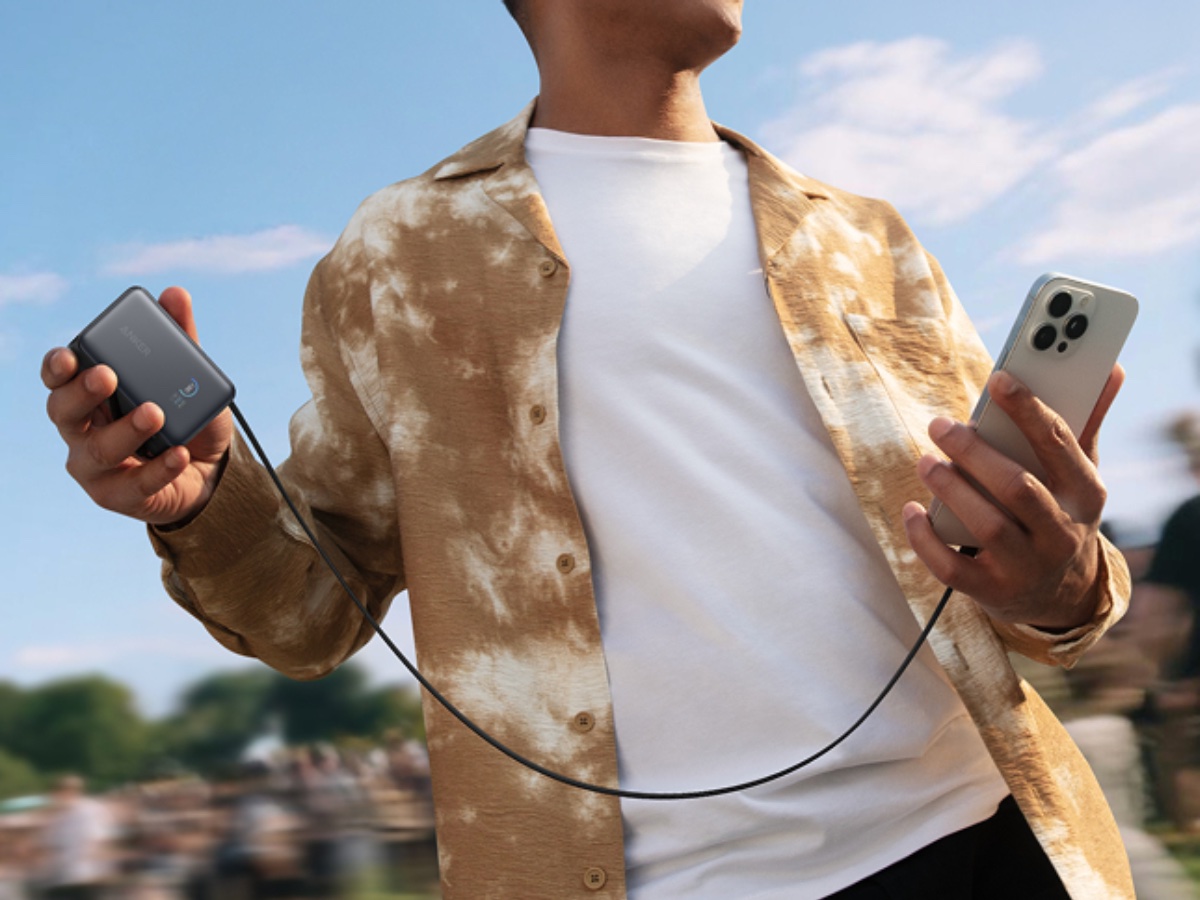 巻取り式ケーブルの長さは約70cm