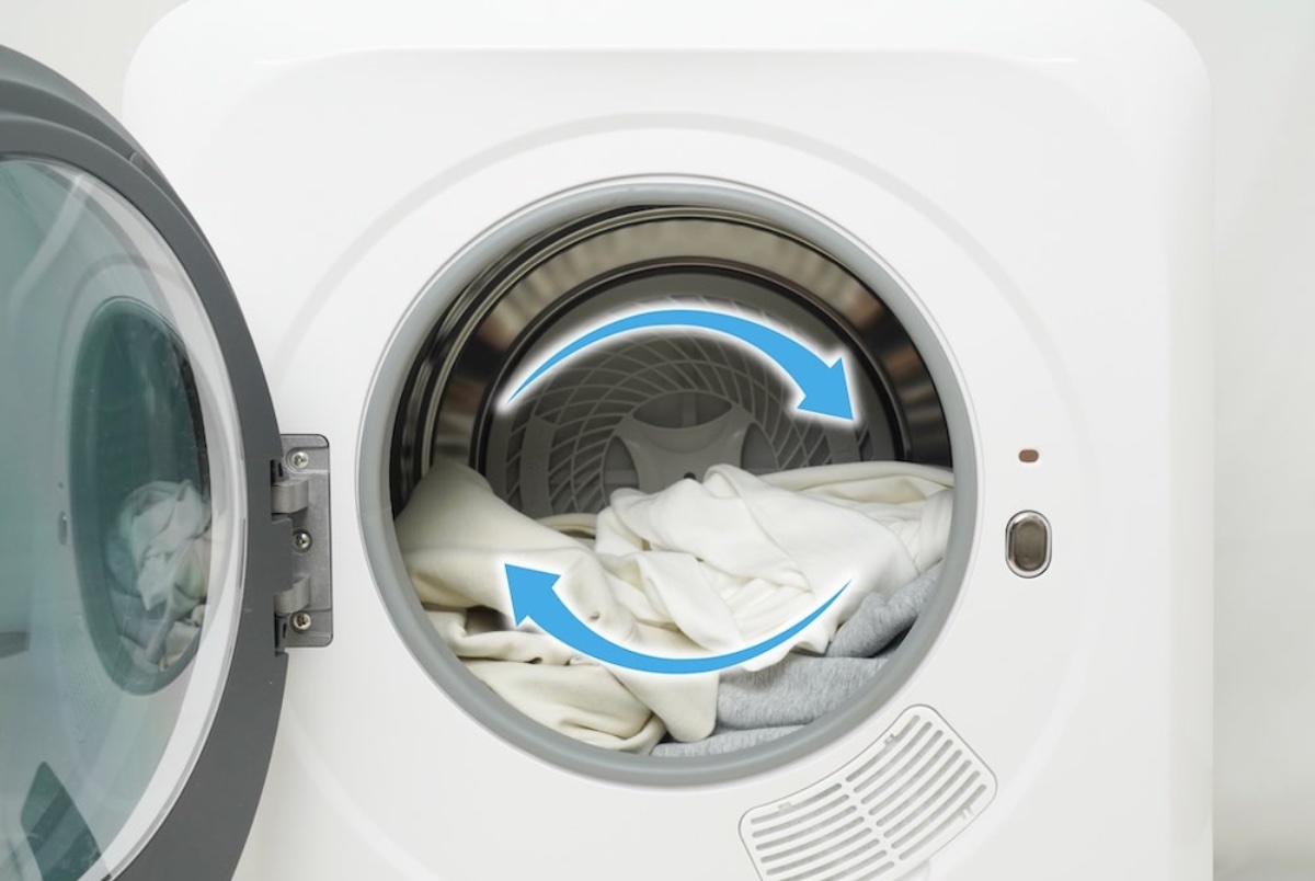 衣類を均一に乾かせるドラム式を採用