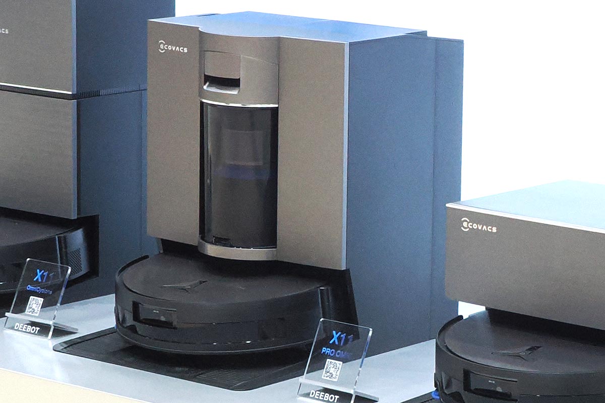 エコバックスが発表したロボット掃除機DEEBOTシリーズのフラッグシップモデル「DEEBOT X11 OmniCyclone」