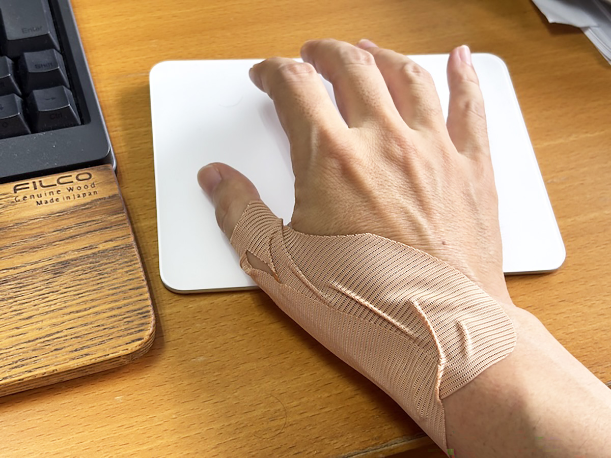 手首の動きが制限されるので、パッド作業で変な負担がかかることがない