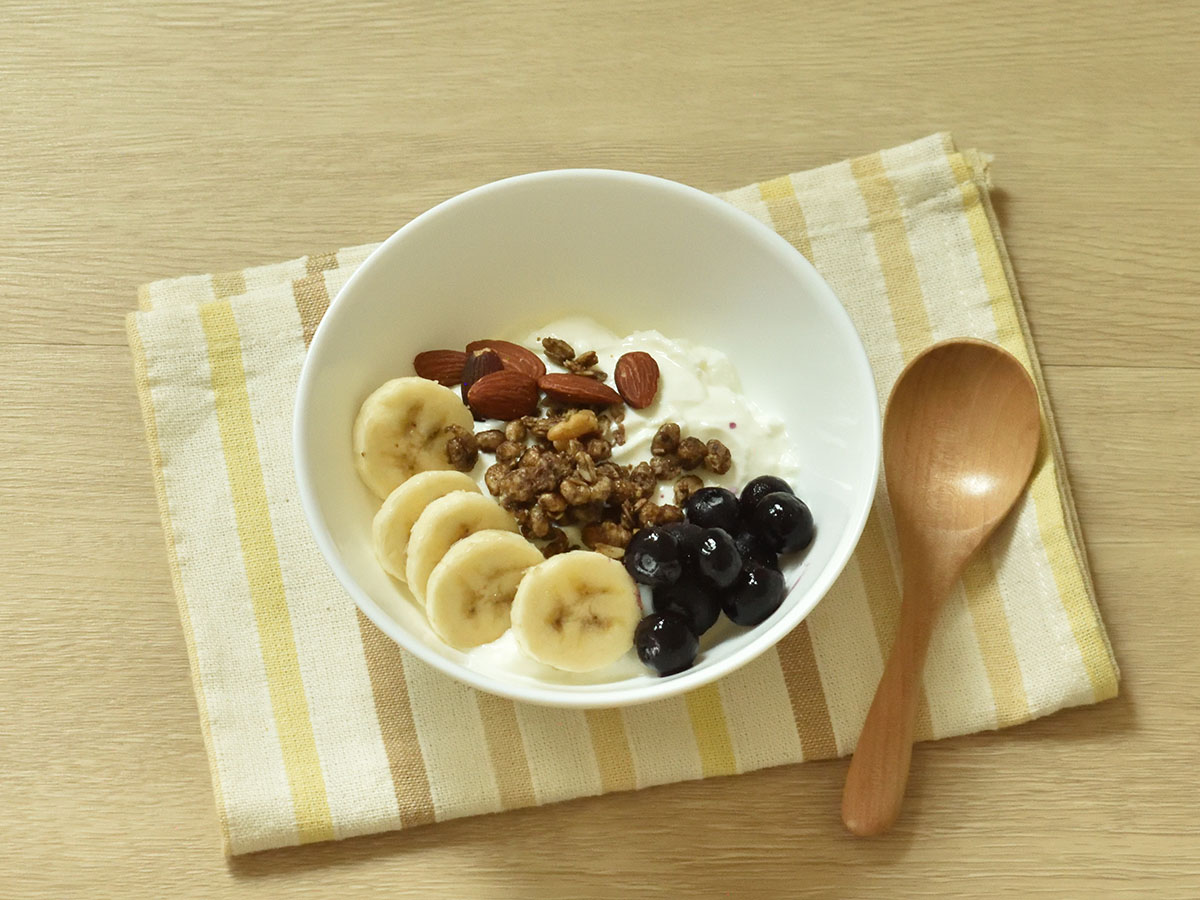 ヨーグルトを水切りして作るグリークヨーグルト。好みの固さに調整できます