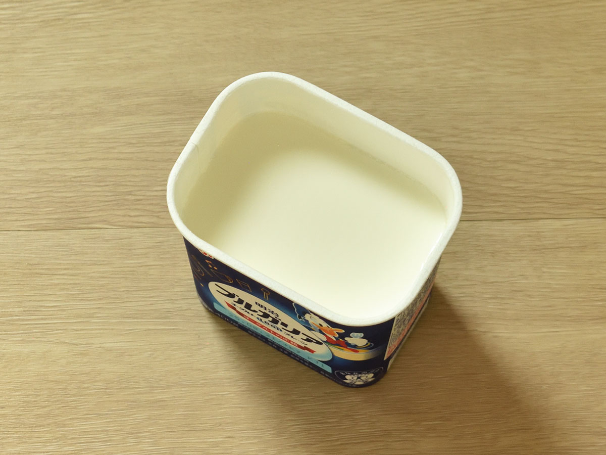 お好みのプレーンヨーグルトを用意してください