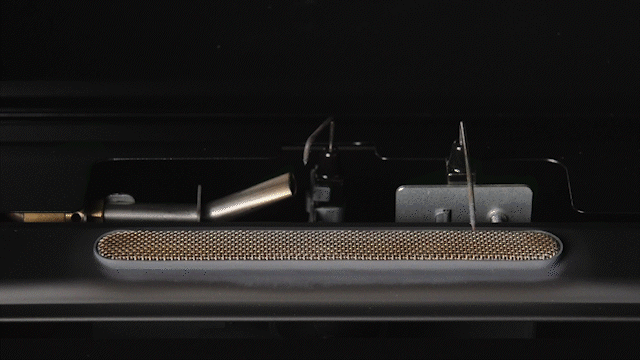 焚火の炎をイメージした柔らかく美しい炎のゆらぎを再現