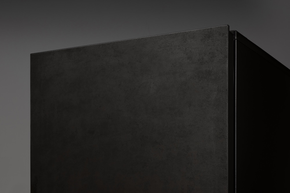 国内向け冷蔵庫で初めて石目調デザインを採用