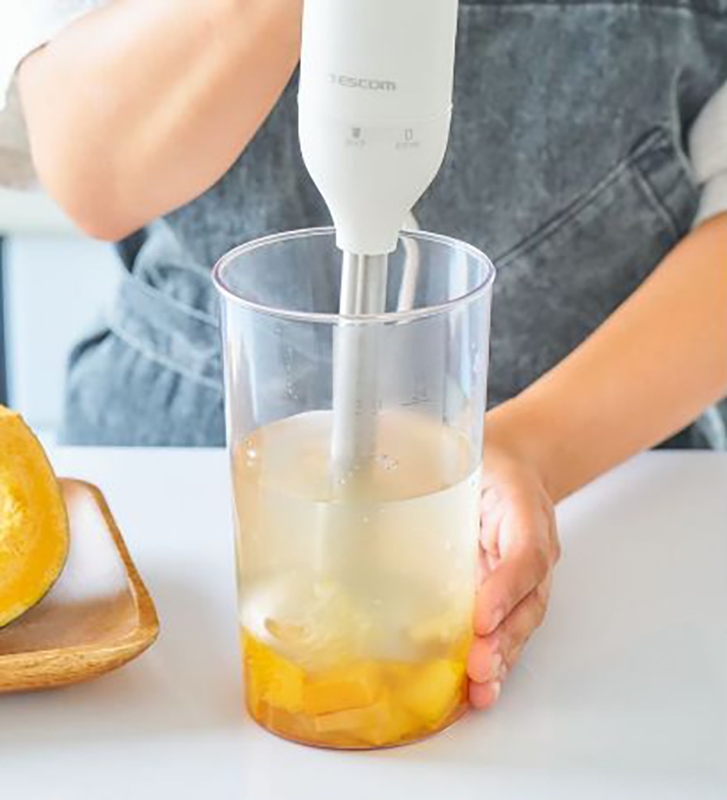 容量700mlのブレンドカップが付属する