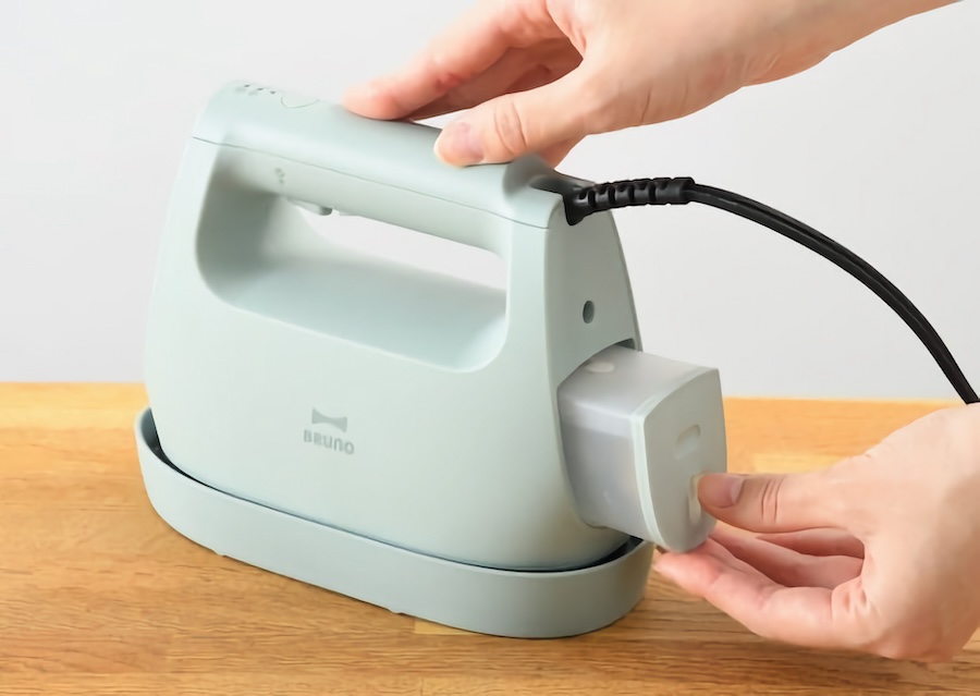 水タンクはワンタッチで着脱可能