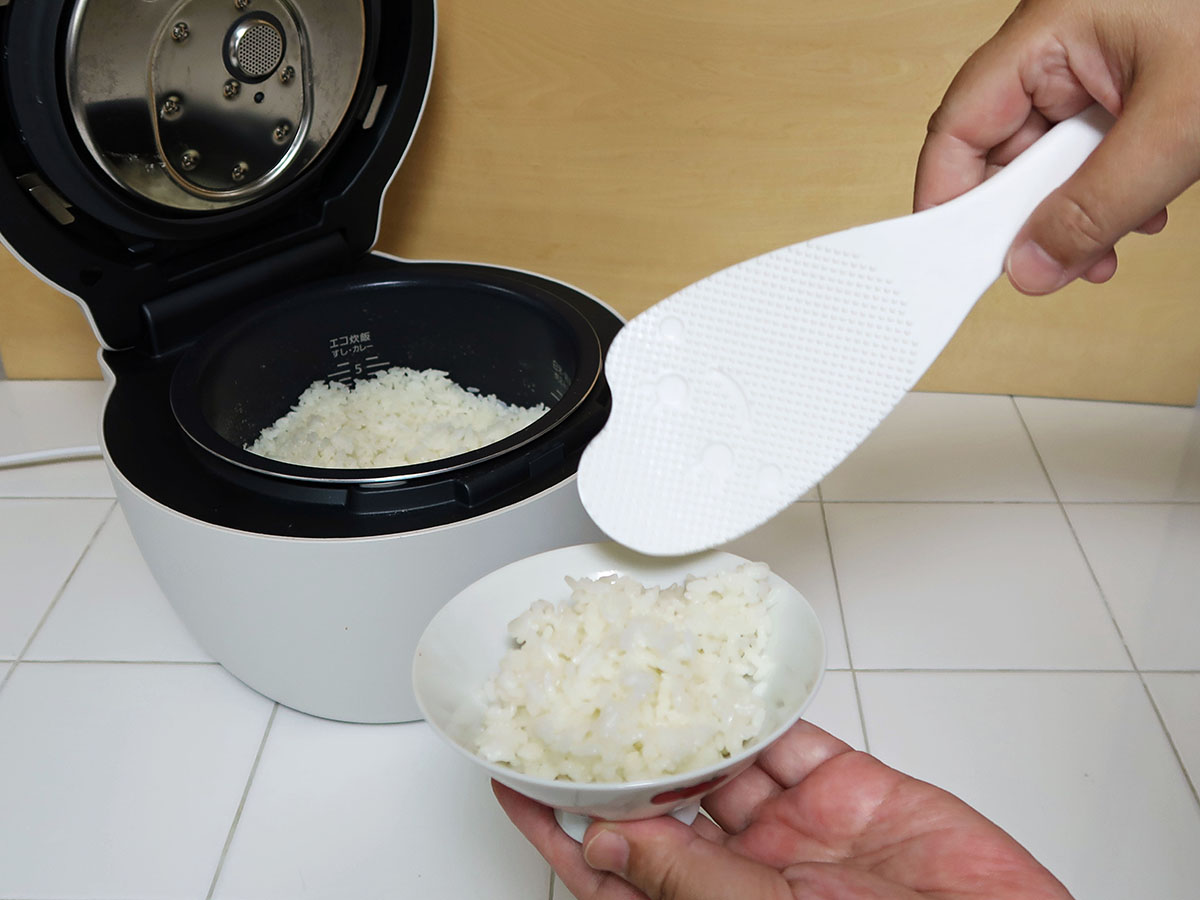 ご飯がくっつきにくく、きれいによそえる