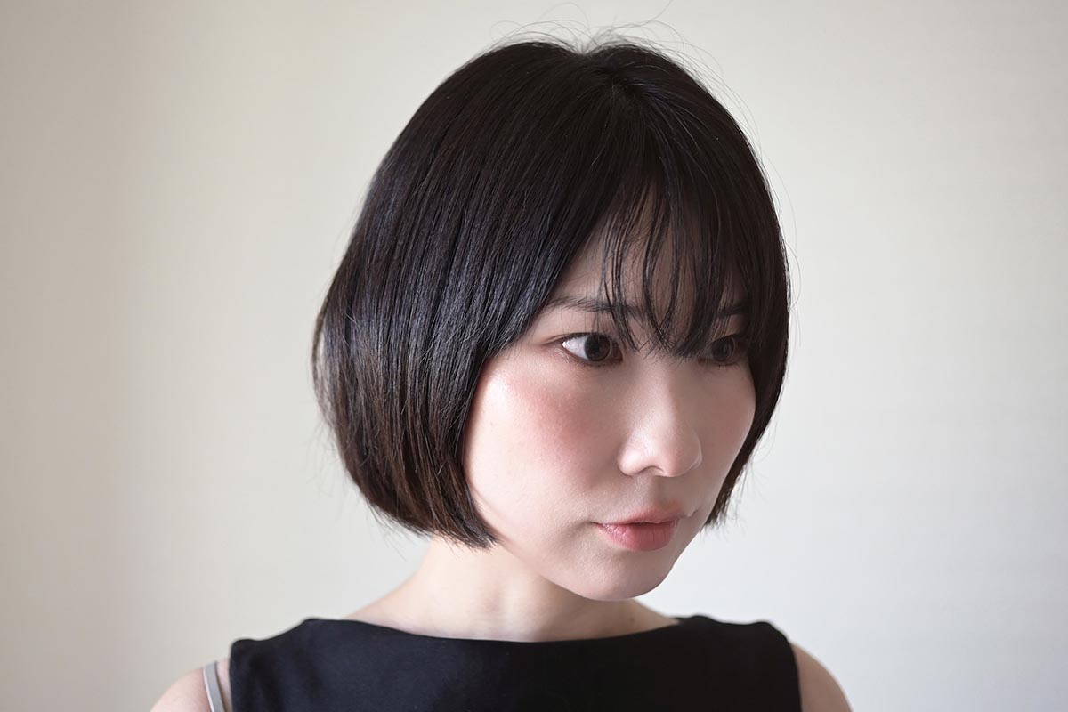 前髪もうねうね。メイク中に髪留めをしていたので、跡がついています。跡がつきにくい髪留めを使っても、こうなるんだよなあ……