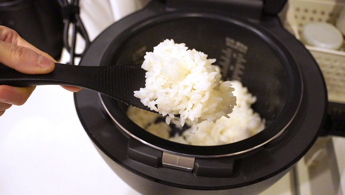 10時間保温後の備蓄米。炊き立てに比べるとパサつきが目立つようになった