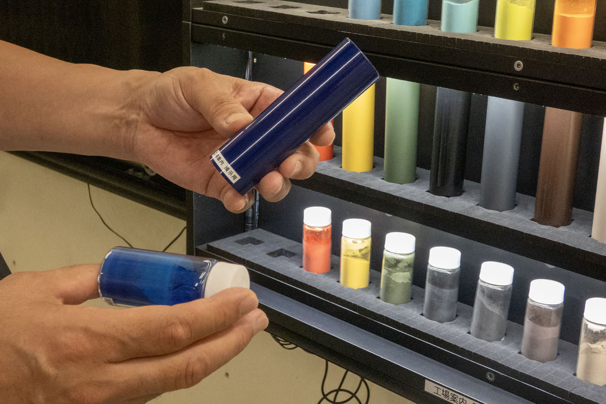 塗料と実際の塗装例