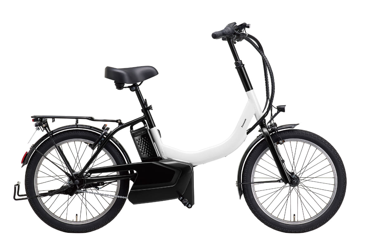 パナソニック初の特定小型原動機付自転車「MU」。カラーはパールジェムホワイト/ナチュラルブラック