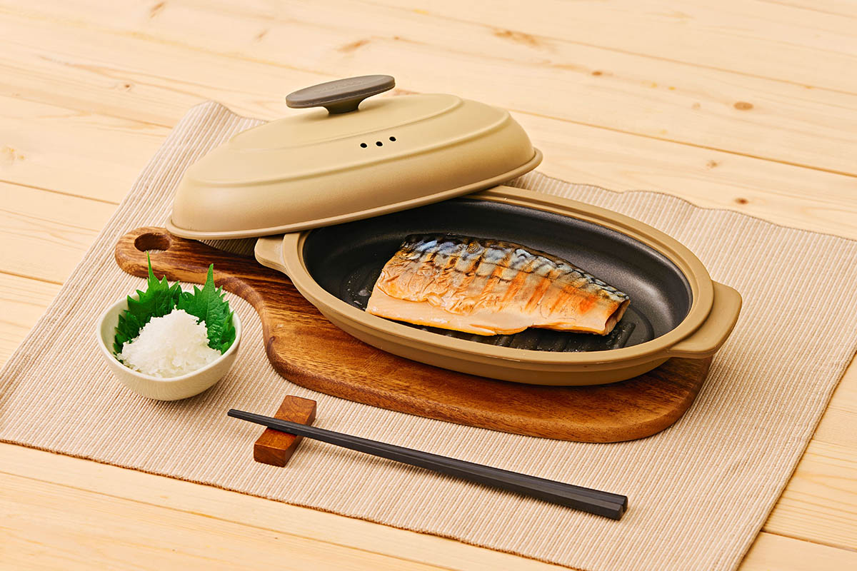 食材に焼き目をつけられる「電子レンジグリル調理器」